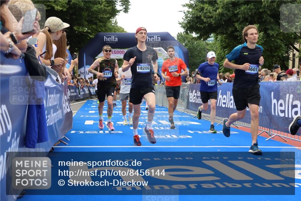 29.06.2025 - hella hamburg halbmarathon Strokosch-Dieckow http://msf.ph/oto/8456144 29.06.2025 10:48:00 Ziel 1086, 1604, 1613, 4324, 4528, 4601, 4711, 5022, 6377, 9626, 9638, 12706, 12724, 12747, 12808, 13570, 14730, 15333, 16094, 16149, 16766, 17451, 18206, 18922, 19198 meine-sportfotos.de