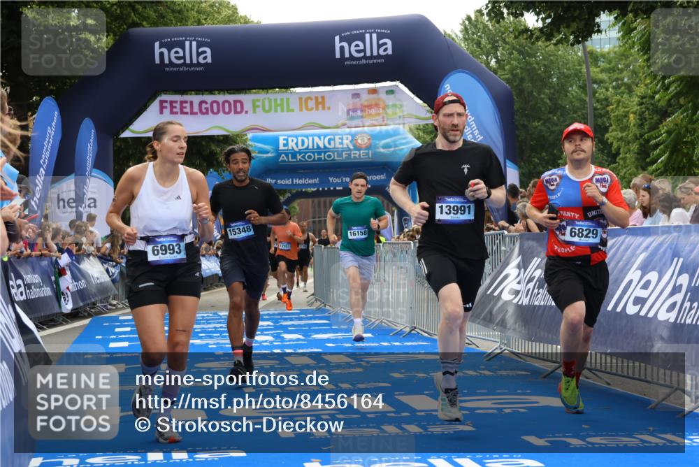 29.06.2025 - hella hamburg halbmarathon Strokosch-Dieckow http://msf.ph/oto/8456164 29.06.2025 10:36:16 Ziel 2774, 6829, 6990, 6993, 12051, 12447, 13991, 14075, 14601, 15115, 15348, 16158, 17078, 17192, 17329, 17691 meine-sportfotos.de