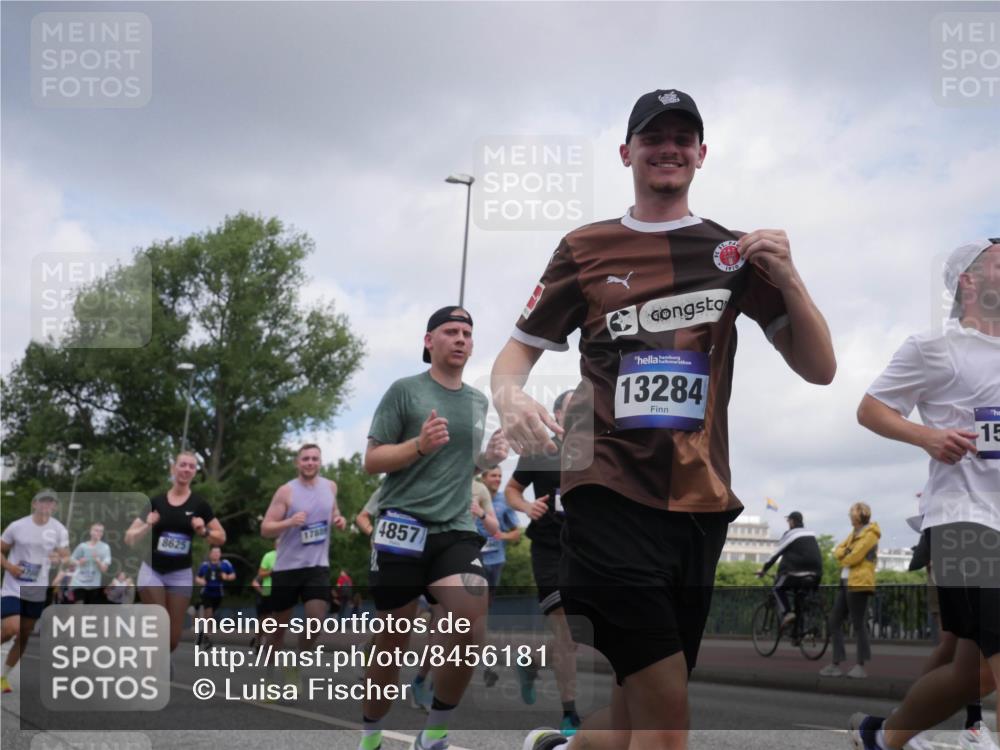 29.06.2025 - hella hamburg halbmarathon Luisa Fischer http://msf.ph/oto/8456181 29.06.2025 10:35:36 Kennedybrücke 8625, 17689, 4857, 13284, 1910, 15, 1640, 2268, 4857, 5783, 5871, 6228, 6252, 6312, 6315, 6642, 7387, 7789, 8625, 8840, 8914, 9010, 9188, 9765, 10013, 10354, 10470, 10624, 10828 meine-sportfotos.de