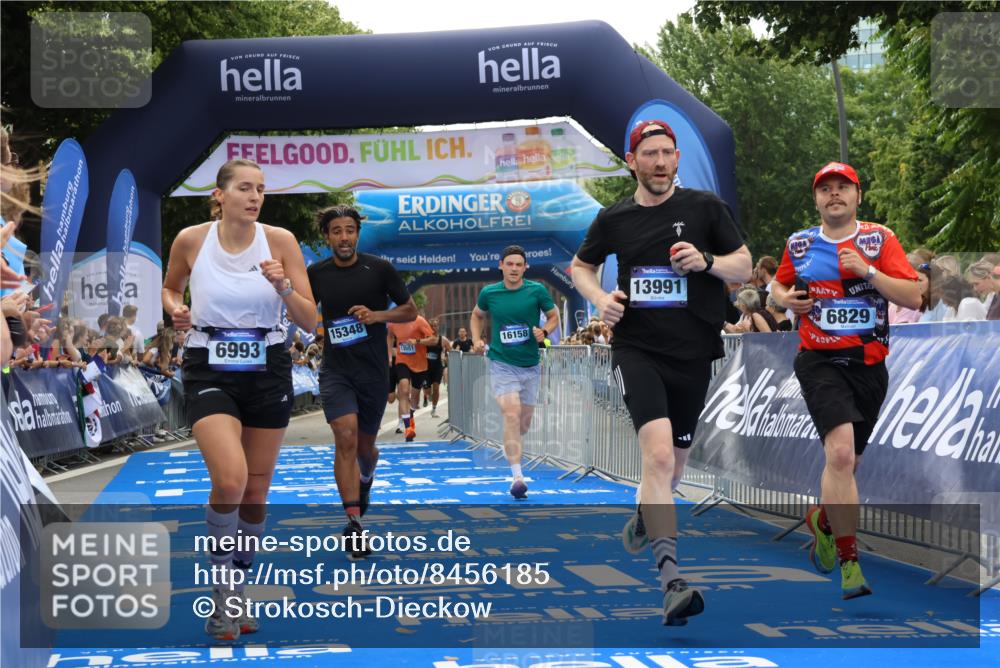 29.06.2025 - hella hamburg halbmarathon Strokosch-Dieckow http://msf.ph/oto/8456185 29.06.2025 10:36:16 Ziel 2774, 6829, 6990, 6993, 12051, 12447, 13991, 14075, 14601, 15115, 15348, 16158, 17078, 17192, 17329, 17691 meine-sportfotos.de