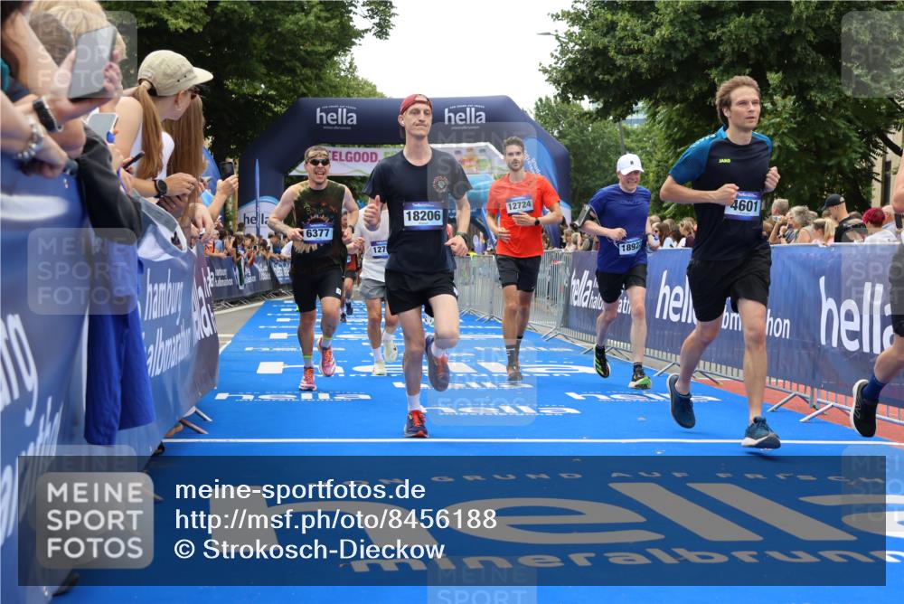 29.06.2025 - hella hamburg halbmarathon Strokosch-Dieckow http://msf.ph/oto/8456188 29.06.2025 10:48:00 Ziel 1086, 1604, 1613, 4324, 4528, 4601, 4711, 5022, 6377, 9626, 9638, 12706, 12724, 12747, 12808, 13570, 14730, 15333, 16094, 16149, 16766, 17451, 18206, 18922, 19198 meine-sportfotos.de