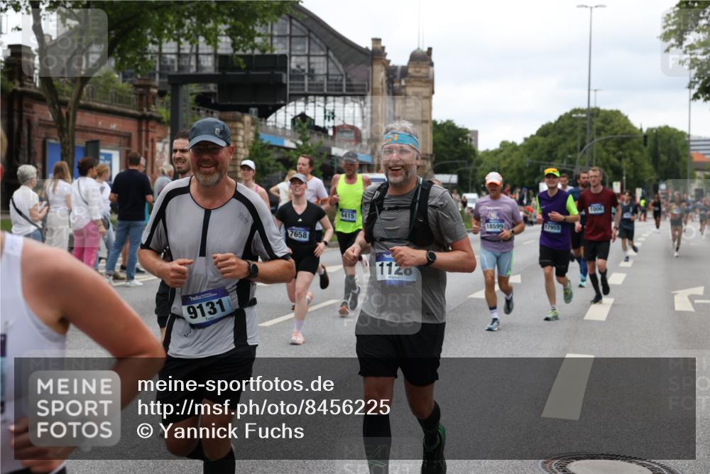 29.06.2025 - hella hamburg halbmarathon Yannick Fuchs http://msf.ph/oto/8456225 29.06.2025 10:56:19 20KM 1006, 1128, 1264, 1377, 1432, 1568, 1573, 1726, 4859, 6414, 6415, 6580, 6815, 7658, 8045, 8154, 8624, 9131, 9718, 9928, 10214, 10519, 10797, 11670, 11968, 12156, 13498, 13868, 14368, 14456, 15686, 15859, 16292, 16654, 16808, 17136, 17383, 17532, 17939, 17955, 18000, 18599, 18919, 19023 meine-sportfotos.de
