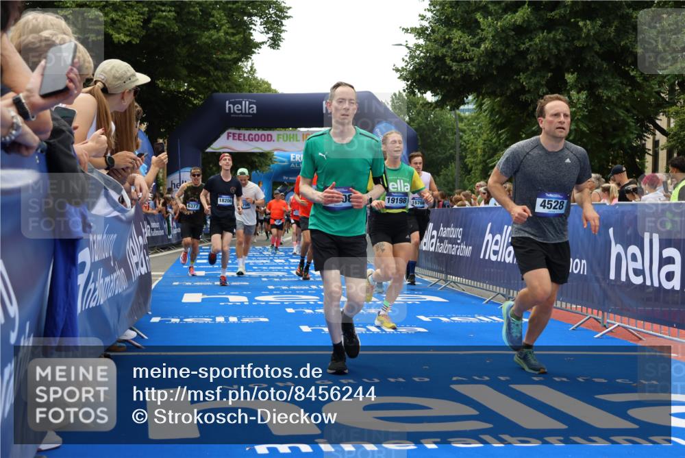 29.06.2025 - hella hamburg halbmarathon Strokosch-Dieckow http://msf.ph/oto/8456244 29.06.2025 10:47:59 Ziel 1086, 1604, 1613, 4324, 4528, 4601, 4711, 5022, 6377, 9638, 12706, 12724, 12747, 12808, 13570, 14730, 15333, 16149, 16766, 17451, 18206, 18922, 19198 meine-sportfotos.de