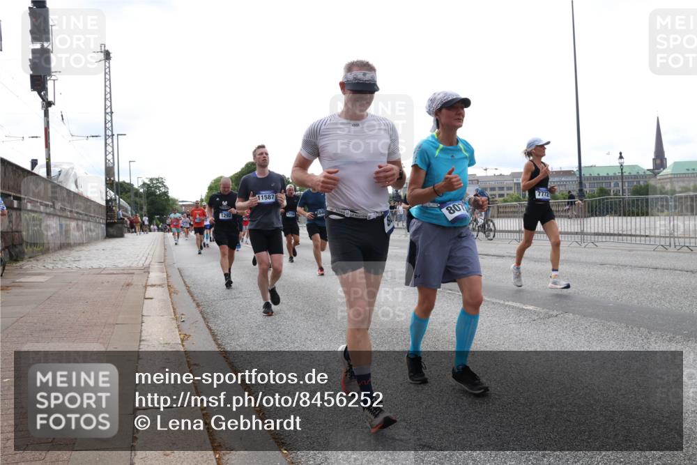 29.06.2025 - hella hamburg halbmarathon Lena Gebhardt http://msf.ph/oto/8456252 29.06.2025 10:31:30 Lombardsbrücke 1292, 11587, 17700, 807, 7772, 1235, 1292, 1373, 1773, 1844, 1879, 1979, 2414, 2831, 2832, 2914, 3396, 3397, 3424, 3571, 3681, 4561, 4817, 4953, 5165, 5437, 5846, 5943, 5965, 6057, 6078, 6160, 6195, 6546, 6573, 6640, 6787, 7334, 7604, 7772, 8050, 8072, 8073, 8304, 8620, 8806, 9078, 9104, 9183, 9478, 9812, 9883, 10111, 10240, 10586, 11587, 11988, 12627, 13724, 14349, 15589, 15725, 16457, 16978, 17224, 17404, 17463, 17509, 17517, 17587, 17706, 19226 meine-sportfotos.de