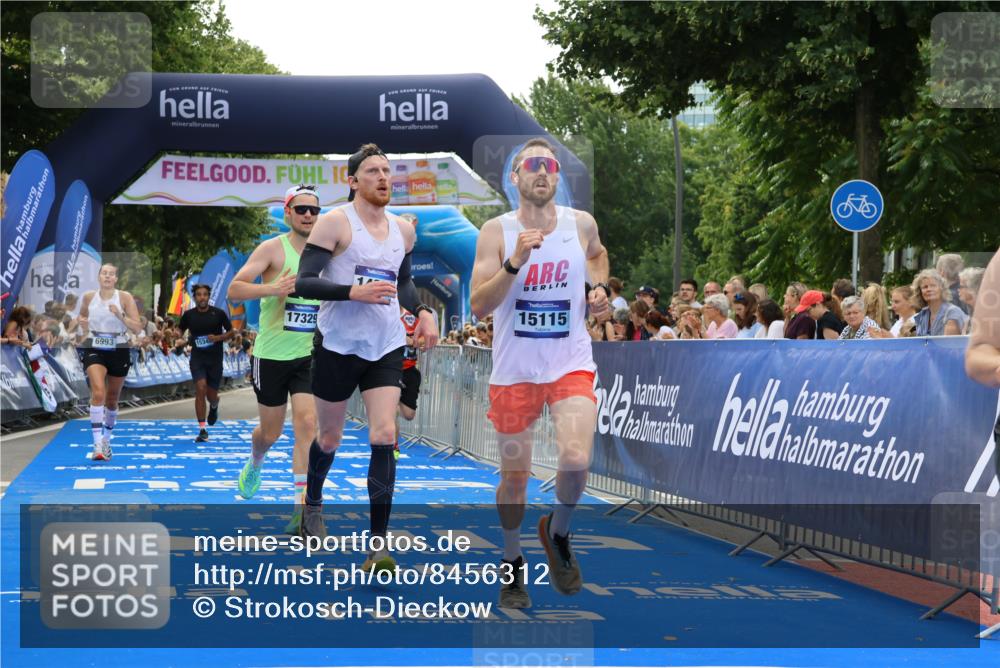 29.06.2025 - hella hamburg halbmarathon Strokosch-Dieckow http://msf.ph/oto/8456312 29.06.2025 10:36:13 Ziel 2774, 6032, 6829, 6990, 6993, 12051, 12447, 13991, 14601, 15115, 15348, 16158, 17078, 17192, 17329, 17691, 18600 meine-sportfotos.de