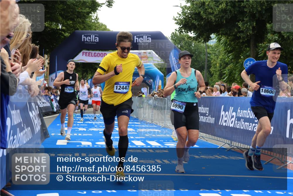 29.06.2025 - hella hamburg halbmarathon Strokosch-Dieckow http://msf.ph/oto/8456385 29.06.2025 10:36:09 Ziel 2774, 6032, 6829, 6990, 6993, 10477, 12168, 12447, 12488, 13419, 13991, 14601, 14875, 15115, 15348, 17078, 17217, 17329, 17691, 18600 meine-sportfotos.de