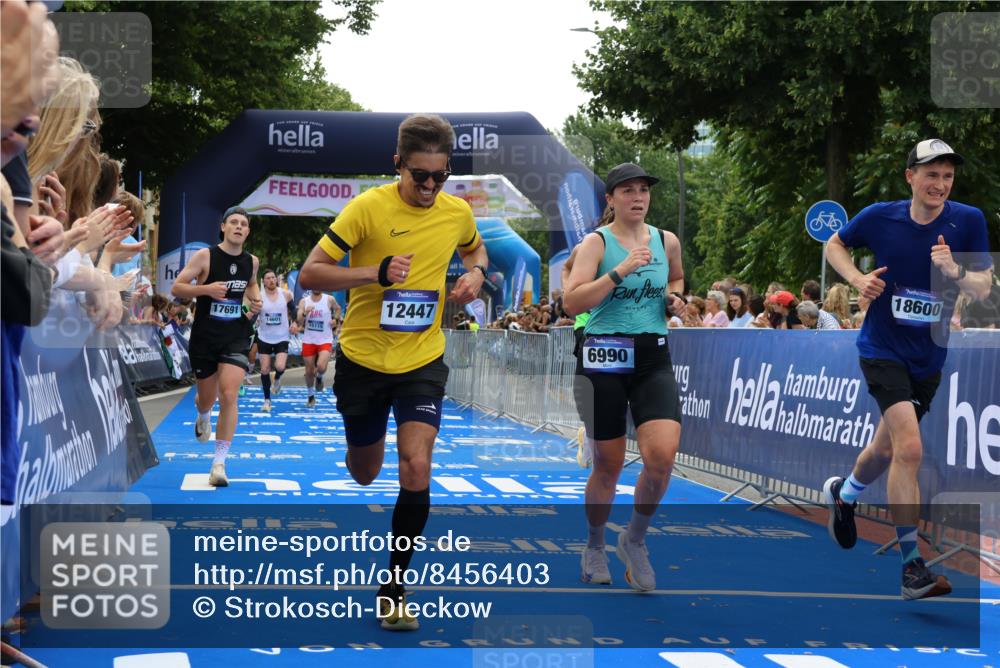 29.06.2025 - hella hamburg halbmarathon Strokosch-Dieckow http://msf.ph/oto/8456403 29.06.2025 10:36:09 Ziel 2774, 6032, 6829, 6990, 6993, 10477, 12168, 12447, 12488, 13419, 13991, 14601, 14875, 15115, 15348, 17078, 17217, 17329, 17691, 18600 meine-sportfotos.de