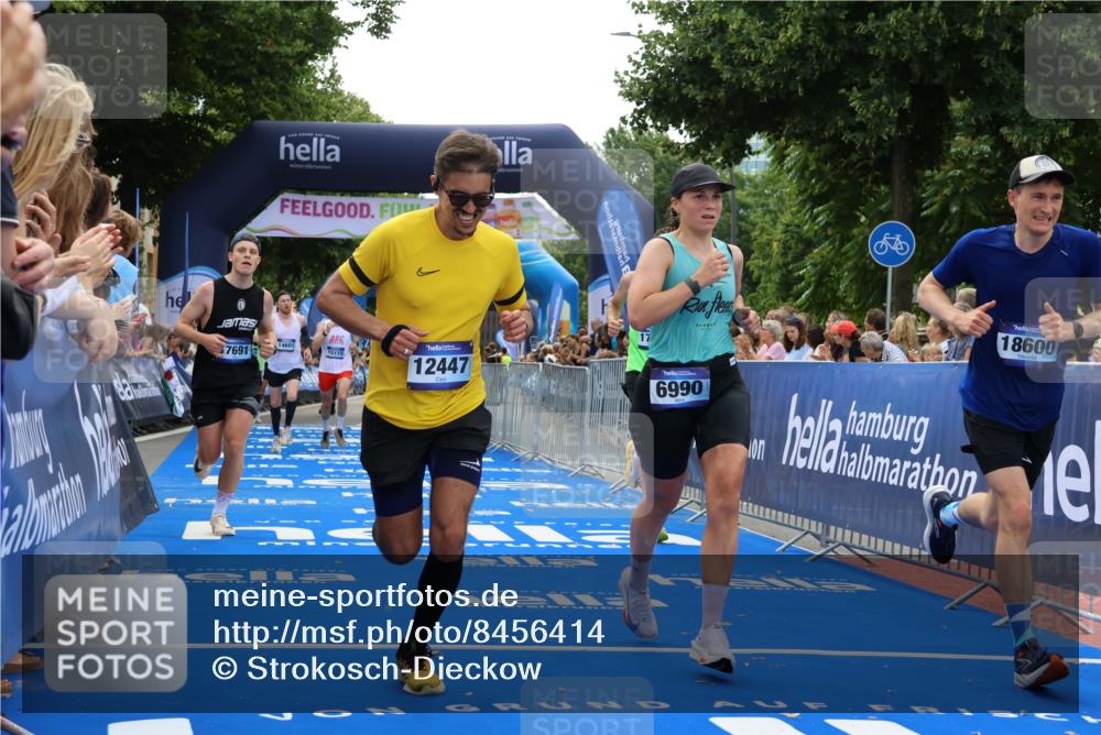 29.06.2025 - hella hamburg halbmarathon Strokosch-Dieckow http://msf.ph/oto/8456414 29.06.2025 10:36:10 Ziel 2774, 6032, 6829, 6990, 6993, 12168, 12447, 12488, 13419, 13991, 14601, 14875, 15115, 15348, 17078, 17329, 17691, 18600 meine-sportfotos.de
