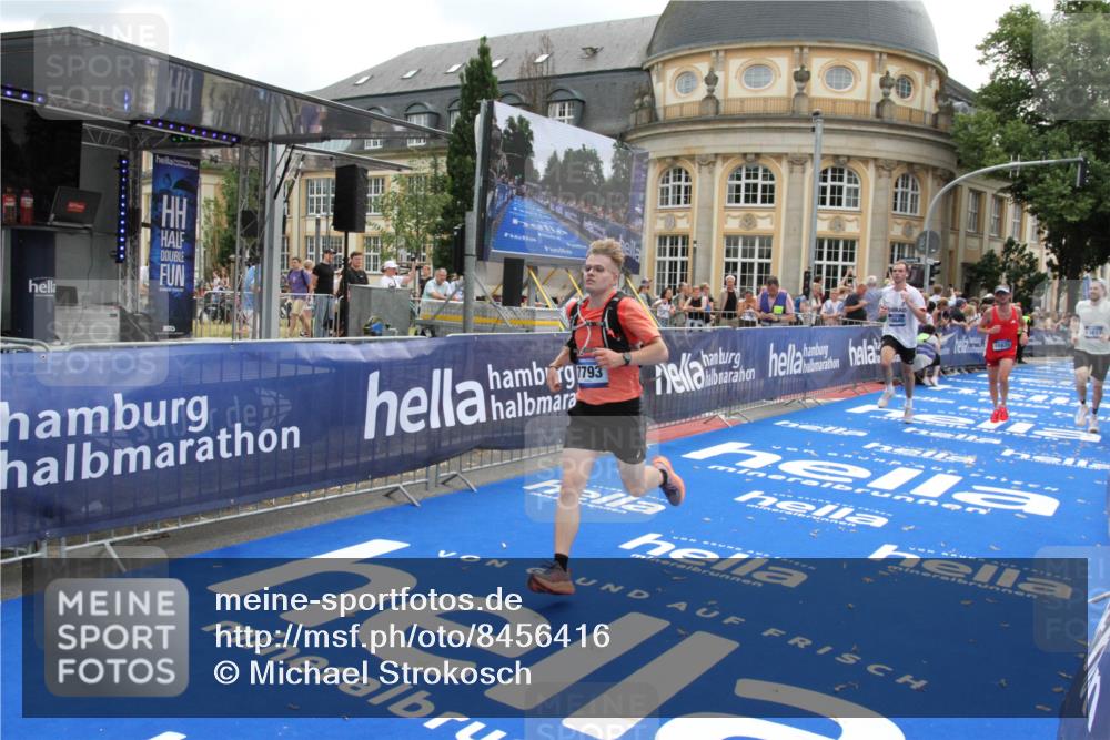 29.06.2025 - hella hamburg halbmarathon Michael Strokosch http://msf.ph/oto/8456416 29.06.2025 10:31:42 Ziel 7793, 13606, 13617, 15835, 18102 meine-sportfotos.de