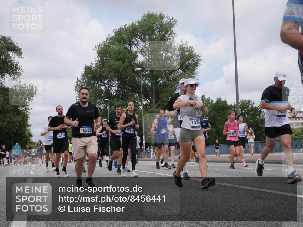 29.06.2025 - hella hamburg halbmarathon Luisa Fischer http://msf.ph/oto/8456441 29.06.2025 10:35:42 Kennedybrücke 16187, 18838, 18283, 16978, 14159, 9010, 1339, 9765, 18409, 2268, 3753, 5871, 6642, 7387, 7531, 7789, 8840, 8914, 9010, 9188, 9542, 9765, 10203, 10470, 10624 meine-sportfotos.de