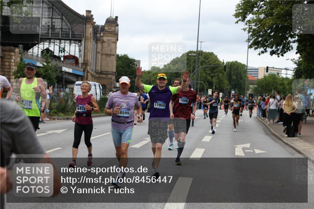 29.06.2025 - hella hamburg halbmarathon Yannick Fuchs http://msf.ph/oto/8456447 29.06.2025 10:56:20 20KM 1006, 1128, 1264, 1377, 1432, 1568, 1573, 1726, 4859, 6414, 6415, 6580, 6815, 7658, 8045, 8154, 8624, 9131, 9718, 9928, 10214, 10519, 10797, 11670, 11968, 12156, 13498, 13868, 14368, 14456, 15686, 15859, 16292, 16654, 16688, 16808, 17136, 17383, 17532, 17939, 17955, 18000, 18599, 18919, 19023 meine-sportfotos.de