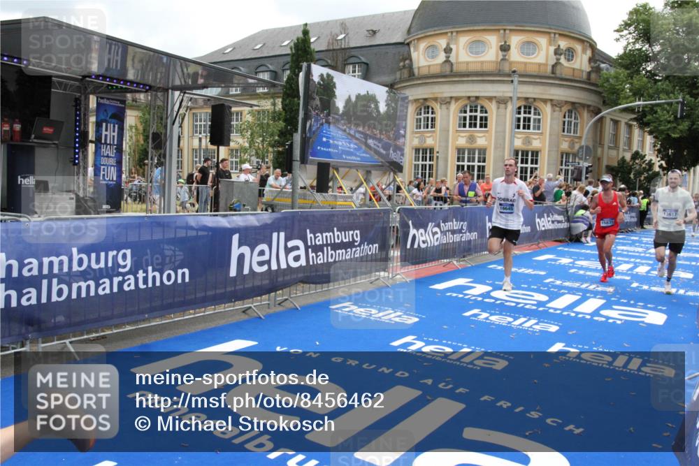 29.06.2025 - hella hamburg halbmarathon Michael Strokosch http://msf.ph/oto/8456462 29.06.2025 10:31:42 Ziel 7793, 13606, 13617, 15835, 18102 meine-sportfotos.de