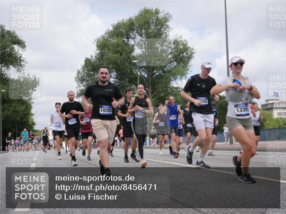 29.06.2025 - hella hamburg halbmarathon Luisa Fischer http://msf.ph/oto/8456471 29.06.2025 10:35:42 Kennedybrücke 16187, 18838, 8914, 18283, 157, 16978, 16898, 14159, 43, 789, 13391, 8409, 2268, 3753, 5871, 6642, 7387, 7531, 7789, 8840, 8914, 9010, 9188, 9542, 9765, 10203, 10470, 10624 meine-sportfotos.de