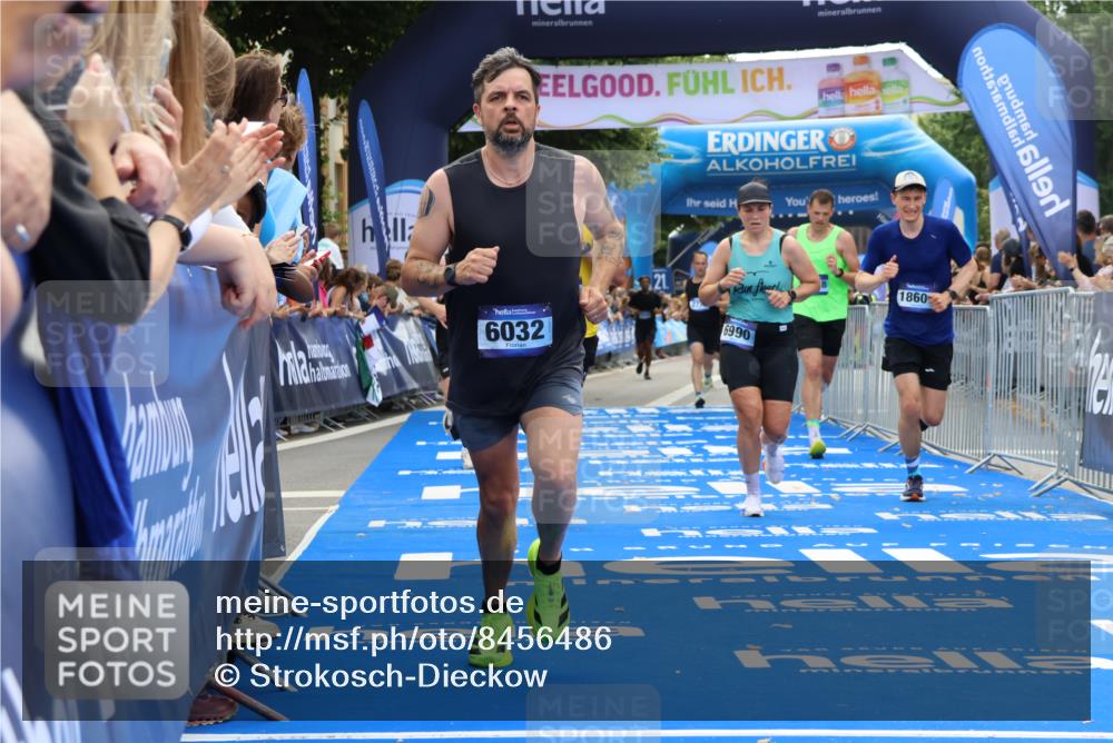 29.06.2025 - hella hamburg halbmarathon Strokosch-Dieckow http://msf.ph/oto/8456486 29.06.2025 10:36:07 Ziel 2399, 2774, 6032, 6990, 9313, 10477, 12168, 12447, 12488, 13419, 13991, 14601, 14875, 15115, 17078, 17217, 17329, 17691, 18156, 18259, 18600 meine-sportfotos.de