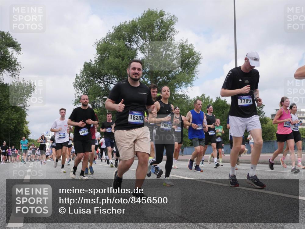 29.06.2025 - hella hamburg halbmarathon Luisa Fischer http://msf.ph/oto/8456500 29.06.2025 10:35:43 Kennedybrücke 16187, 18838, 1047, 18283, 16978, 4159, 6898, 16999, 19156, 7789, 9765, 1840, 2268, 3670, 3753, 5871, 6642, 7387, 7531, 7789, 8840, 8914, 9010, 9188, 9542, 9765, 10203, 10470, 10624 meine-sportfotos.de