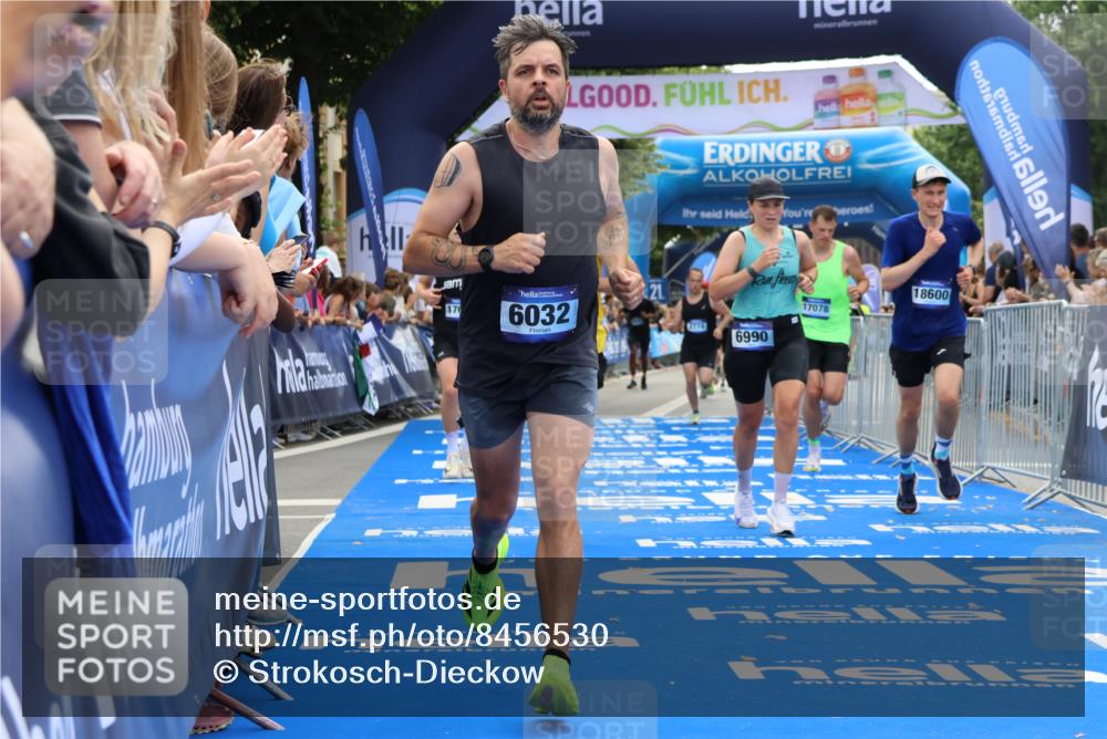 29.06.2025 - hella hamburg halbmarathon Strokosch-Dieckow http://msf.ph/oto/8456530 29.06.2025 10:36:08 Ziel 2399, 2774, 6032, 6829, 6990, 6993, 9313, 10477, 12168, 12447, 12488, 13419, 13991, 14601, 14875, 15115, 17078, 17217, 17329, 17691, 18156, 18600 meine-sportfotos.de