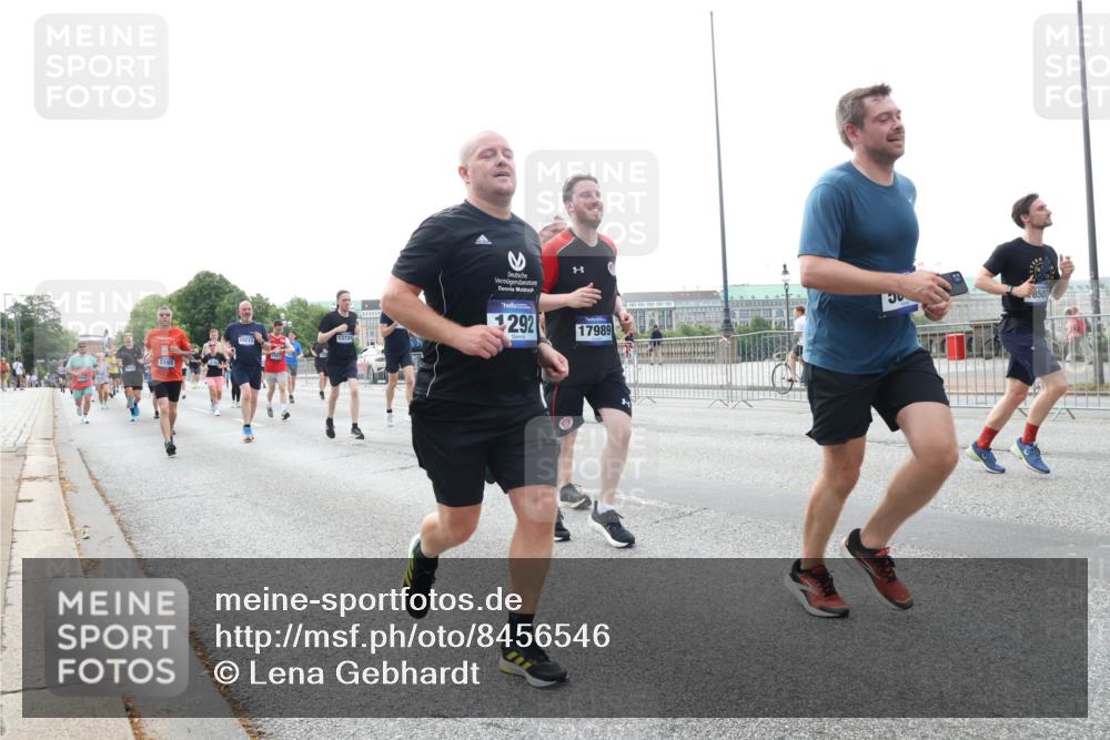 29.06.2025 - hella hamburg halbmarathon Lena Gebhardt http://msf.ph/oto/8456546 29.06.2025 10:31:33 Lombardsbrücke 10111, 5165, 13724, 1292, 17989, 8507, 1235, 1292, 1373, 1773, 1844, 1879, 1979, 2414, 2831, 2832, 2914, 3396, 3397, 3424, 3571, 3681, 4561, 4817, 4953, 5165, 5437, 5846, 5943, 5965, 6057, 6078, 6160, 6195, 6546, 6573, 6640, 6787, 7334, 7604, 7772, 8050, 8072, 8073, 8304, 8620, 8806, 9078, 9104, 9183, 9478, 9812, 9883, 10111, 10240, 10586, 11587, 11988, 12627, 13724, 14349, 15725, 16457, 16978, 17224, 17404, 17463, 17509, 17517, 17587, 17706, 19226 meine-sportfotos.de