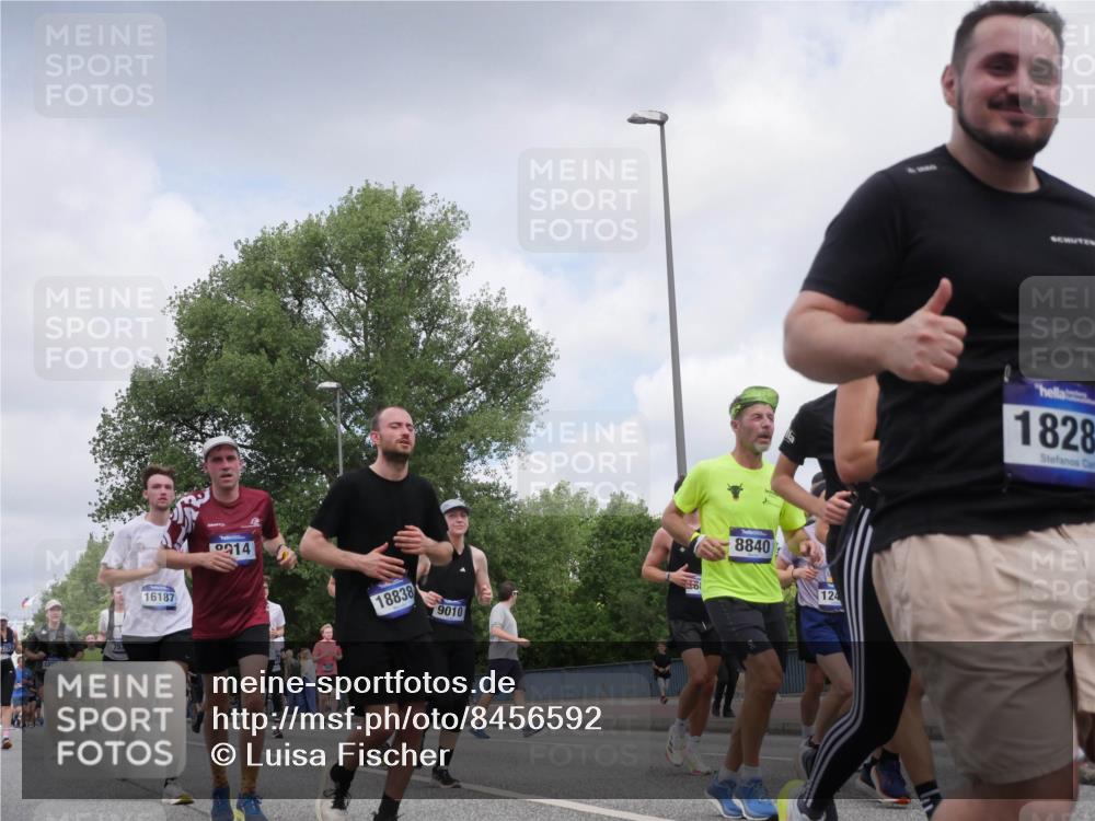 29.06.2025 - hella hamburg halbmarathon Luisa Fischer http://msf.ph/oto/8456592 29.06.2025 10:35:44 Kennedybrücke 10203, 16187, 9914, 18838, 9010, 8840, 124, 1828, 2268, 3670, 3753, 5871, 6642, 7387, 7531, 7789, 8840, 8914, 9010, 9188, 9542, 9765, 10203, 10470, 10624 meine-sportfotos.de