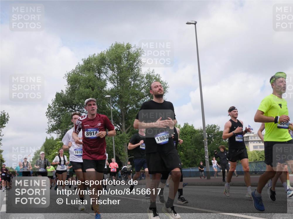 29.06.2025 - hella hamburg halbmarathon Luisa Fischer http://msf.ph/oto/8456617 29.06.2025 10:35:45 Kennedybrücke 10203, 753, 1618, 8914, 104, 18838, 16898, 0040, 1237, 2268, 3670, 3753, 7387, 7531, 7749, 7789, 8840, 8914, 9010, 9188, 9542, 9765, 10203, 10470, 10624 meine-sportfotos.de