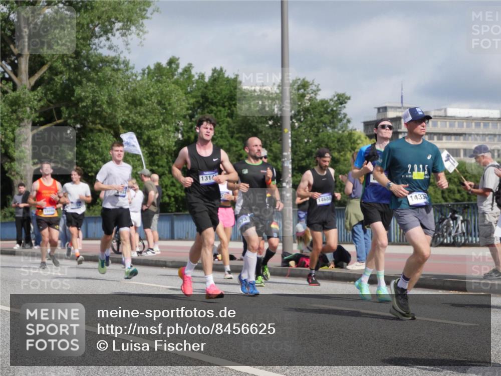 29.06.2025 - hella hamburg halbmarathon Luisa Fischer http://msf.ph/oto/8456625 29.06.2025 09:52:16 Kennedybrücke 15095, 23, 1310, 2, 0, 2, 5, 14688, 1433, 1343, 1445, 1800, 1975, 2324, 2573, 2949, 3282, 3431, 4303, 4425, 5248, 5889, 6123, 8370, 9264, 9265, 9296 meine-sportfotos.de