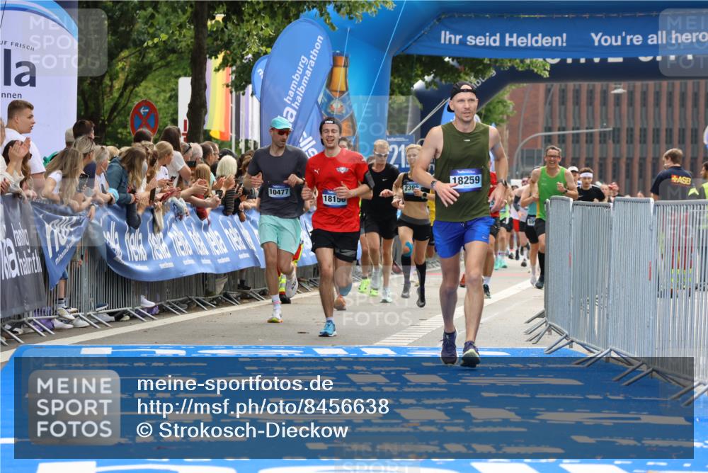 29.06.2025 - hella hamburg halbmarathon Strokosch-Dieckow http://msf.ph/oto/8456638 29.06.2025 10:35:54 Ziel 2399, 3843, 9313, 13252, 15161, 18156, 18259 meine-sportfotos.de