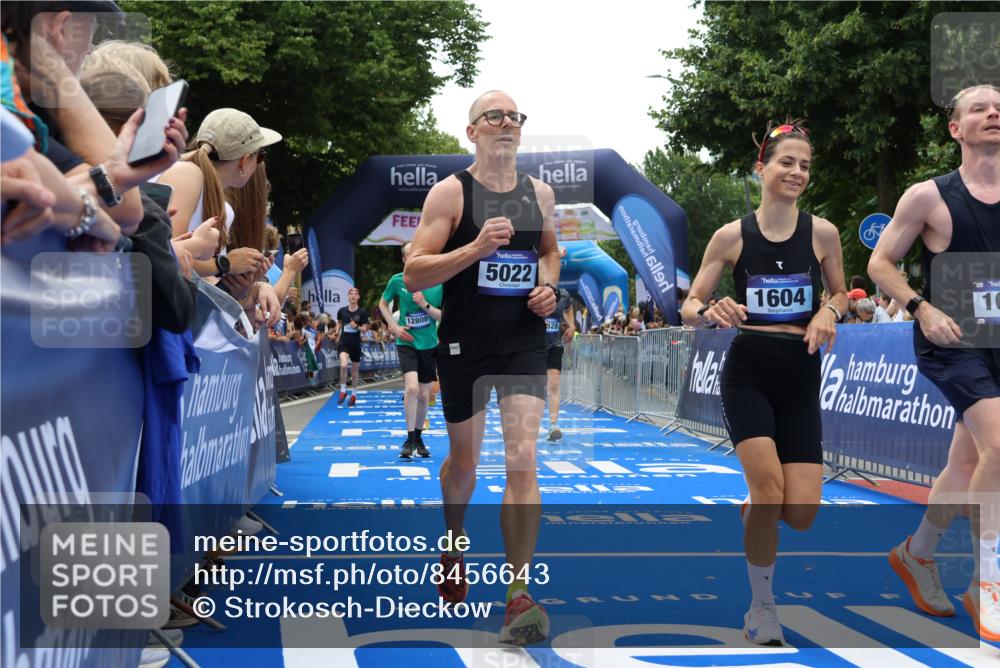 29.06.2025 - hella hamburg halbmarathon Strokosch-Dieckow http://msf.ph/oto/8456643 29.06.2025 10:47:56 Ziel 1086, 1604, 1613, 4528, 4601, 5022, 6377, 6836, 11961, 12706, 12724, 12747, 12808, 13570, 14730, 15333, 16766, 17451, 18206, 18356, 18836, 18922, 19198 meine-sportfotos.de