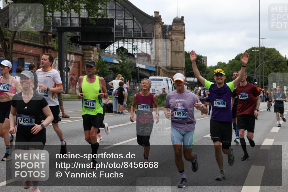 29.06.2025 - hella hamburg halbmarathon Yannick Fuchs http://msf.ph/oto/8456668 29.06.2025 10:56:21 20KM 1006, 1128, 1264, 1377, 1432, 1568, 1573, 1726, 6414, 6415, 6580, 6752, 7658, 8045, 8154, 8624, 9131, 9718, 9928, 10214, 10519, 10797, 11670, 11968, 12156, 13498, 13868, 14368, 14456, 15859, 16292, 16654, 16688, 16808, 17136, 17383, 17532, 17939, 17955, 18000, 18599, 18919, 19023 meine-sportfotos.de