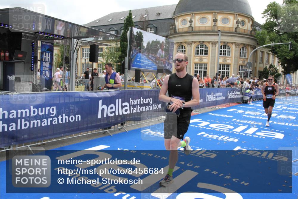 29.06.2025 - hella hamburg halbmarathon Michael Strokosch http://msf.ph/oto/8456684 29.06.2025 10:31:46 Ziel 5187, 13606, 13617, 15835, 18102 meine-sportfotos.de
