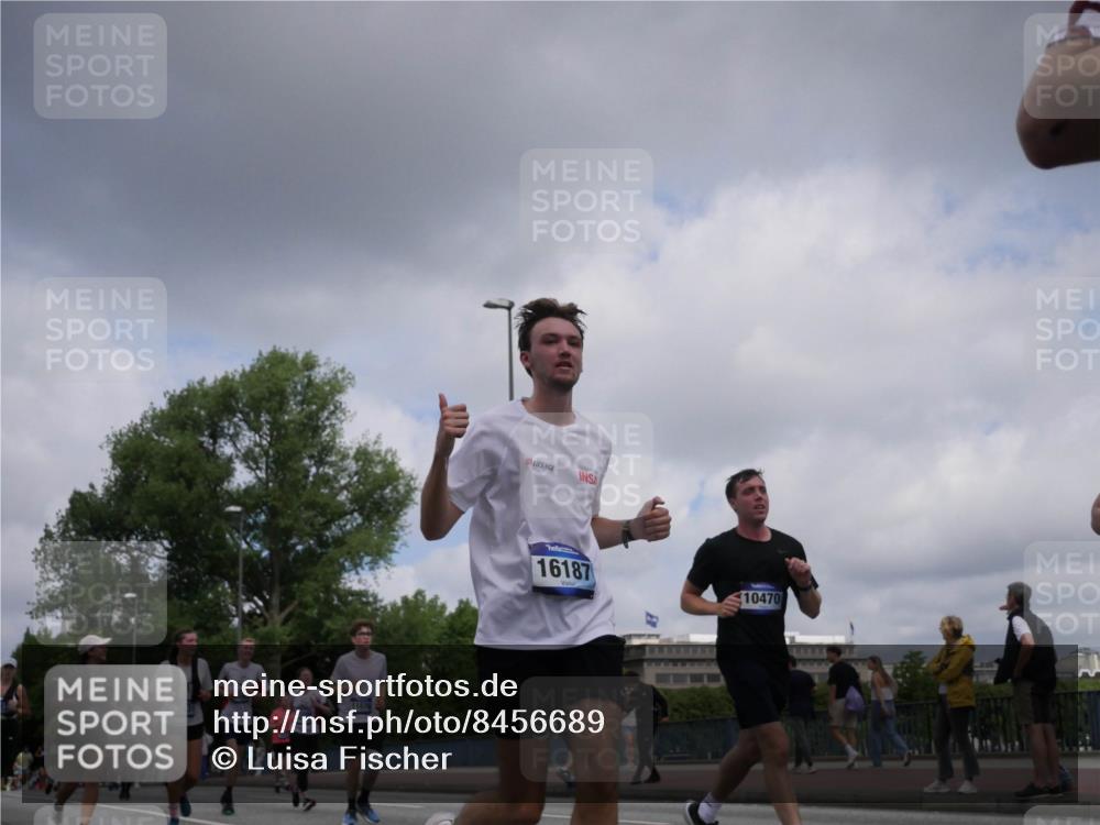 29.06.2025 - hella hamburg halbmarathon Luisa Fischer http://msf.ph/oto/8456689 29.06.2025 10:35:47 Kennedybrücke 10203, 753, 730, 11076, 16187, 10470, 1237, 1647, 3660, 3670, 3753, 5110, 7531, 7749, 7789, 8840, 8914, 9010, 9542, 9765, 10203, 10470, 10624 meine-sportfotos.de