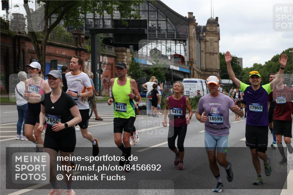 29.06.2025 - hella hamburg halbmarathon Yannick Fuchs http://msf.ph/oto/8456692 29.06.2025 10:56:21 20KM 1006, 1128, 1264, 1377, 1432, 1568, 1573, 1726, 6414, 6415, 6580, 6752, 7658, 8045, 8154, 8624, 9131, 9718, 9928, 10214, 10519, 10797, 11670, 11968, 12156, 13498, 13868, 14368, 14456, 15859, 16292, 16654, 16688, 16808, 17136, 17383, 17532, 17939, 17955, 18000, 18599, 18919, 19023 meine-sportfotos.de