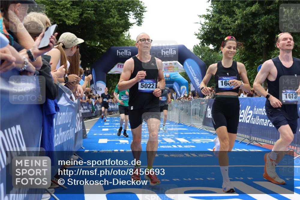 29.06.2025 - hella hamburg halbmarathon Strokosch-Dieckow http://msf.ph/oto/8456693 29.06.2025 10:47:56 Ziel 1086, 1604, 1613, 4528, 4601, 5022, 6377, 6836, 11961, 12706, 12724, 12747, 12808, 13570, 14730, 15333, 16766, 17451, 18206, 18356, 18836, 18922, 19198 meine-sportfotos.de