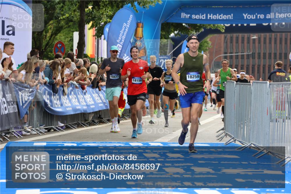 29.06.2025 - hella hamburg halbmarathon Strokosch-Dieckow http://msf.ph/oto/8456697 29.06.2025 10:35:55 Ziel 2399, 3843, 9313, 10477, 13252, 15161, 17217, 18156, 18259 meine-sportfotos.de