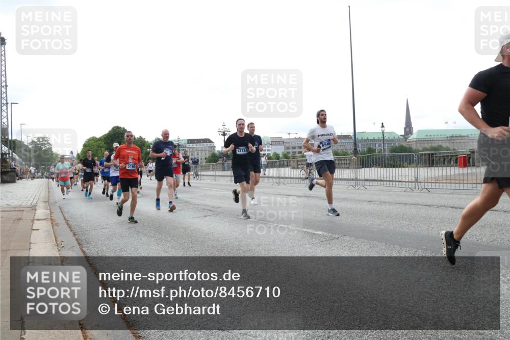 29.06.2025 - hella hamburg halbmarathon Lena Gebhardt http://msf.ph/oto/8456710 29.06.2025 10:31:34 Lombardsbrücke 13724, 5165, 6546, 1235, 1292, 1373, 1773, 1844, 1879, 1979, 2414, 2831, 2832, 2914, 3396, 3397, 3424, 3571, 3681, 3751, 4561, 4817, 4877, 4953, 5165, 5437, 5846, 5943, 5965, 6057, 6078, 6160, 6195, 6546, 6573, 6640, 7334, 7604, 7772, 8050, 8072, 8073, 8304, 8620, 8806, 9078, 9104, 9183, 9478, 9812, 9883, 10111, 10240, 10586, 11587, 11988, 12627, 13724, 14349, 15725, 16457, 16978, 17224, 17404, 17463, 17509, 17517, 17587, 17706, 19226 meine-sportfotos.de