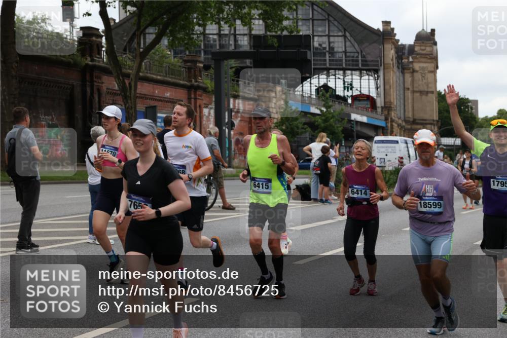 29.06.2025 - hella hamburg halbmarathon Yannick Fuchs http://msf.ph/oto/8456725 29.06.2025 10:56:21 20KM 1006, 1128, 1264, 1377, 1432, 1568, 1573, 1726, 6414, 6415, 6580, 6752, 7658, 8045, 8154, 8624, 9131, 9718, 9928, 10214, 10519, 10797, 11670, 11968, 12156, 13498, 13868, 14368, 14456, 15859, 16292, 16654, 16688, 16808, 17136, 17383, 17532, 17939, 17955, 18000, 18599, 18919, 19023 meine-sportfotos.de