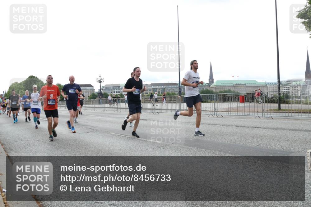 29.06.2025 - hella hamburg halbmarathon Lena Gebhardt http://msf.ph/oto/8456733 29.06.2025 10:31:34 Lombardsbrücke 18672, 5165, 10111, 13724, 1235, 1292, 1373, 1773, 1844, 1879, 1979, 2414, 2831, 2832, 2914, 3396, 3397, 3424, 3571, 3681, 3751, 4561, 4817, 4877, 4953, 5165, 5437, 5846, 5943, 5965, 6057, 6078, 6160, 6195, 6546, 6573, 6640, 7334, 7604, 7772, 8050, 8072, 8073, 8304, 8620, 8806, 9078, 9104, 9183, 9478, 9812, 9883, 10111, 10240, 10586, 11587, 11988, 12627, 13724, 14349, 15725, 16457, 16978, 17224, 17404, 17463, 17509, 17517, 17587, 17706, 19226 meine-sportfotos.de
