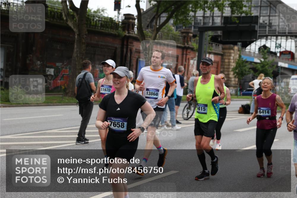 29.06.2025 - hella hamburg halbmarathon Yannick Fuchs http://msf.ph/oto/8456750 29.06.2025 10:56:21 20KM 1006, 1128, 1264, 1377, 1432, 1568, 1573, 1726, 6414, 6415, 6580, 6752, 7658, 8045, 8154, 8624, 9131, 9718, 9928, 10214, 10519, 10797, 11670, 11968, 12156, 13498, 13868, 14368, 14456, 15859, 16292, 16654, 16688, 16808, 17136, 17383, 17532, 17939, 17955, 18000, 18599, 18919, 19023 meine-sportfotos.de