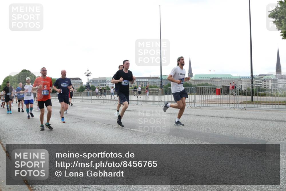29.06.2025 - hella hamburg halbmarathon Lena Gebhardt http://msf.ph/oto/8456765 29.06.2025 10:31:34 Lombardsbrücke 9143, 18672, 5165, 10111, 13724, 1235, 1292, 1373, 1773, 1844, 1879, 1979, 2414, 2831, 2832, 2914, 3396, 3397, 3424, 3571, 3681, 3751, 4561, 4817, 4877, 4953, 5165, 5437, 5846, 5943, 5965, 6057, 6078, 6160, 6195, 6546, 6573, 6640, 7334, 7604, 7772, 8050, 8072, 8073, 8304, 8620, 8806, 9078, 9104, 9183, 9478, 9812, 9883, 10111, 10240, 10586, 11587, 11988, 12627, 13724, 14349, 15725, 16457, 16978, 17224, 17404, 17463, 17509, 17517, 17587, 17706, 19226 meine-sportfotos.de