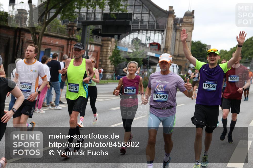 29.06.2025 - hella hamburg halbmarathon Yannick Fuchs http://msf.ph/oto/8456802 29.06.2025 10:56:21 20KM 1006, 1128, 1264, 1377, 1432, 1568, 1573, 1726, 6414, 6415, 6580, 6752, 7658, 8045, 8154, 8624, 9131, 9718, 9928, 10214, 10519, 10797, 11670, 11968, 12156, 13498, 13868, 14368, 14456, 15859, 16292, 16654, 16688, 16808, 17136, 17383, 17532, 17939, 17955, 18000, 18599, 18919, 19023 meine-sportfotos.de