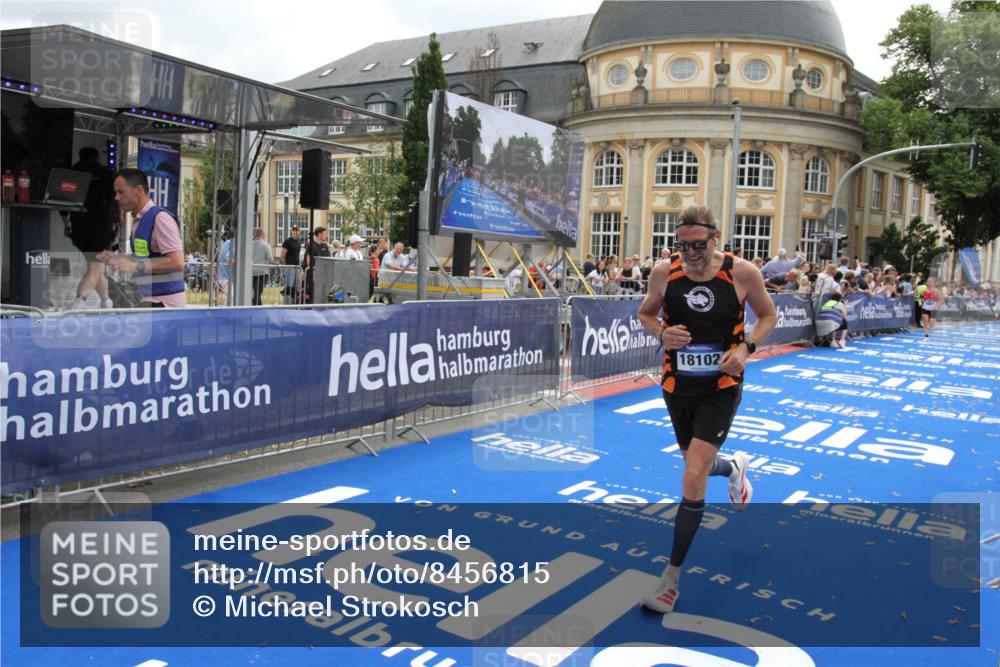 29.06.2025 - hella hamburg halbmarathon Michael Strokosch http://msf.ph/oto/8456815 29.06.2025 10:31:48 Ziel 5187, 13606, 18102 meine-sportfotos.de