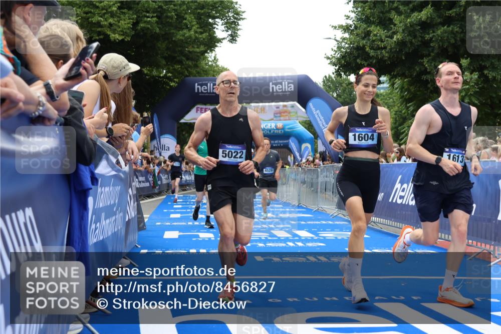 29.06.2025 - hella hamburg halbmarathon Strokosch-Dieckow http://msf.ph/oto/8456827 29.06.2025 10:47:56 Ziel 1086, 1604, 1613, 4528, 4601, 5022, 6377, 6836, 11961, 12706, 12724, 12747, 12808, 13570, 14730, 15333, 16766, 17451, 18206, 18356, 18836, 18922, 19198 meine-sportfotos.de