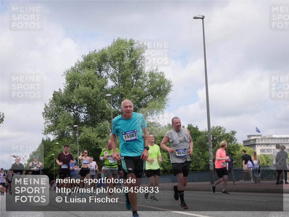 29.06.2025 - hella hamburg halbmarathon Luisa Fischer http://msf.ph/oto/8456833 29.06.2025 10:35:52 Kennedybrücke 9812, 17167, 1660, 1237, 7749, 5110, 15987, 4, 9542, 1647, 1237, 1647, 2959, 3391, 3660, 3670, 3708, 3753, 5110, 7135, 7531, 7749, 8170, 9542, 9812, 10002, 10203 meine-sportfotos.de