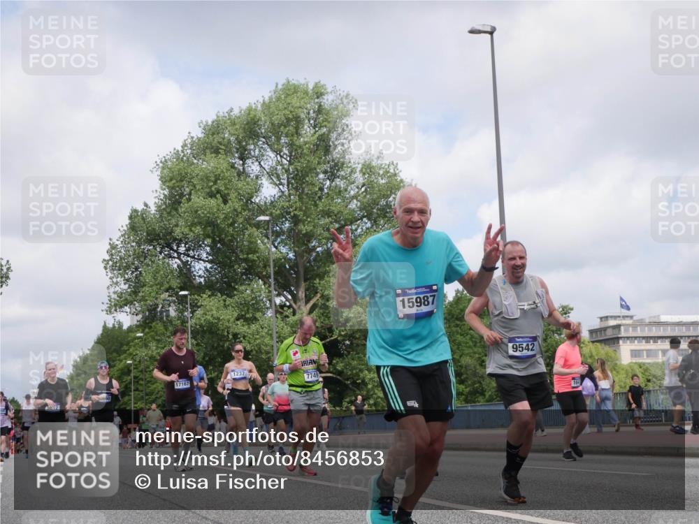 29.06.2025 - hella hamburg halbmarathon Luisa Fischer http://msf.ph/oto/8456853 29.06.2025 10:35:52 Kennedybrücke 3812, 1237, 17167, 7749, 15987, 9542, 1237, 1647, 2959, 3391, 3660, 3670, 3708, 3753, 5110, 7135, 7531, 7749, 8170, 9542, 9812, 10002, 10203 meine-sportfotos.de