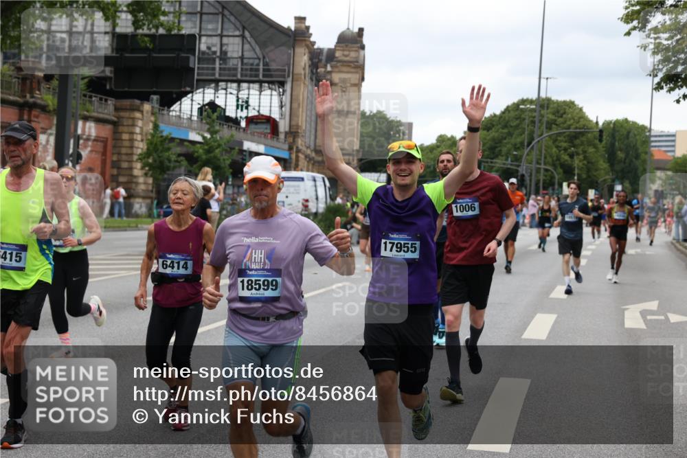 29.06.2025 - hella hamburg halbmarathon Yannick Fuchs http://msf.ph/oto/8456864 29.06.2025 10:56:21 20KM 1006, 1128, 1264, 1377, 1432, 1568, 1573, 1726, 6414, 6415, 6580, 6752, 7658, 8045, 8154, 8624, 9131, 9718, 9928, 10214, 10519, 10797, 11670, 11968, 12156, 13498, 13868, 14368, 14456, 15859, 16292, 16654, 16688, 16808, 17136, 17383, 17532, 17939, 17955, 18000, 18599, 18919, 19023 meine-sportfotos.de