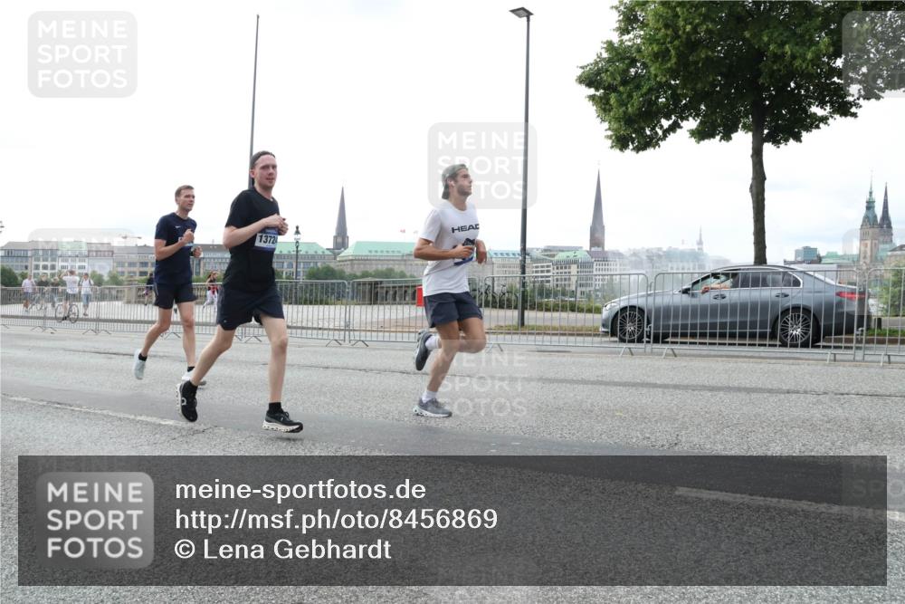 29.06.2025 - hella hamburg halbmarathon Lena Gebhardt http://msf.ph/oto/8456869 29.06.2025 10:31:35 Lombardsbrücke 13724, 1235, 1292, 1373, 1844, 1879, 1979, 2414, 2672, 2831, 2832, 2914, 3396, 3397, 3424, 3571, 3681, 3751, 4561, 4817, 4877, 4953, 5165, 5437, 5846, 5943, 5965, 6057, 6078, 6160, 6195, 6546, 6573, 6640, 7334, 7604, 7772, 8050, 8072, 8073, 8304, 8620, 8806, 9078, 9104, 9183, 9478, 9812, 9883, 10111, 10240, 10586, 11587, 11988, 13724, 14349, 15725, 16457, 16978, 17404, 17509, 17517, 17587, 17706 meine-sportfotos.de