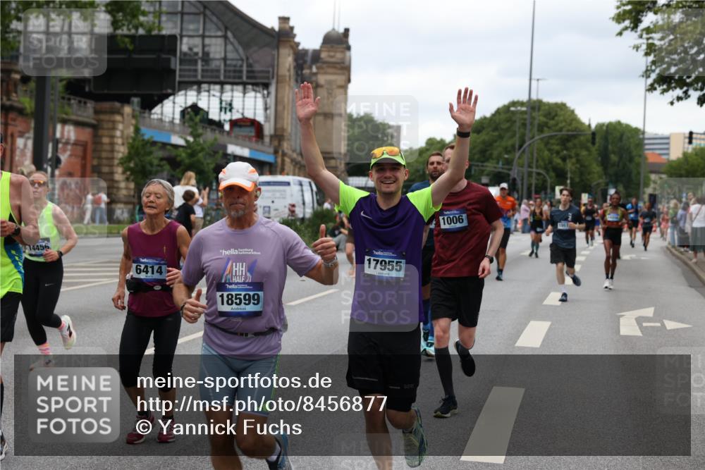 29.06.2025 - hella hamburg halbmarathon Yannick Fuchs http://msf.ph/oto/8456877 29.06.2025 10:56:21 20KM 1006, 1128, 1264, 1377, 1432, 1568, 1573, 1726, 6414, 6415, 6580, 6752, 7658, 8045, 8154, 8624, 9131, 9718, 9928, 10214, 10519, 10797, 11670, 11968, 12156, 13498, 13868, 14368, 14456, 15859, 16292, 16654, 16688, 16808, 17136, 17383, 17532, 17939, 17955, 18000, 18599, 18919, 19023 meine-sportfotos.de