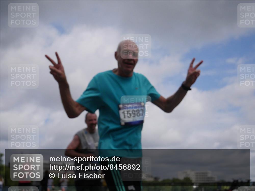 29.06.2025 - hella hamburg halbmarathon Luisa Fischer http://msf.ph/oto/8456892 29.06.2025 10:35:53 Kennedybrücke 15987, 1237, 1647, 2959, 3391, 3660, 3670, 3708, 3753, 5110, 7135, 7749, 7750, 8170, 9034, 9542, 9812, 10002 meine-sportfotos.de
