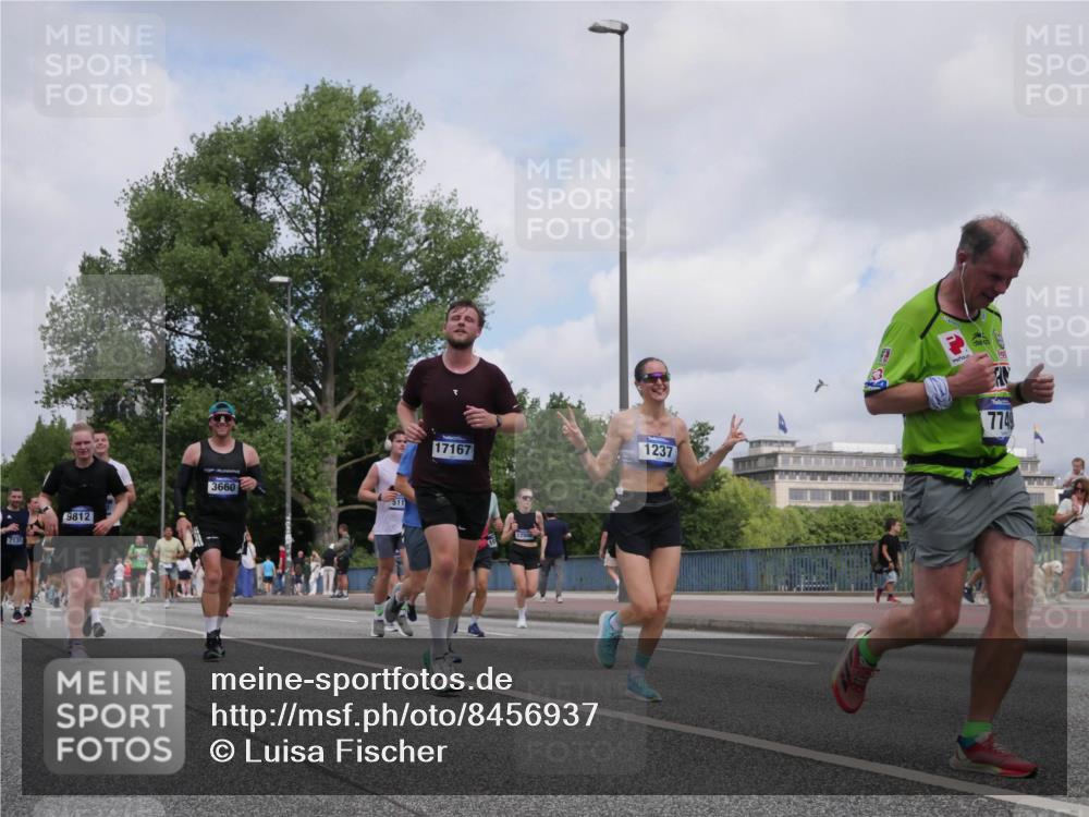 29.06.2025 - hella hamburg halbmarathon Luisa Fischer http://msf.ph/oto/8456937 29.06.2025 10:35:55 Kennedybrücke 7135, 9812, 3660, 511, 17167, 12508, 1237, 7749, 1237, 1647, 2959, 3391, 3660, 3670, 3708, 5110, 7135, 7749, 7750, 8170, 9034, 9542, 9812, 10002 meine-sportfotos.de