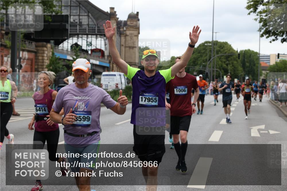 29.06.2025 - hella hamburg halbmarathon Yannick Fuchs http://msf.ph/oto/8456966 29.06.2025 10:56:21 20KM 1006, 1128, 1264, 1377, 1432, 1568, 1573, 1726, 6414, 6415, 6580, 6752, 7658, 8045, 8154, 8624, 9131, 9718, 9928, 10214, 10519, 10797, 11670, 11968, 12156, 13498, 13868, 14368, 14456, 15859, 16292, 16654, 16688, 16808, 17136, 17383, 17532, 17939, 17955, 18000, 18599, 18919, 19023 meine-sportfotos.de