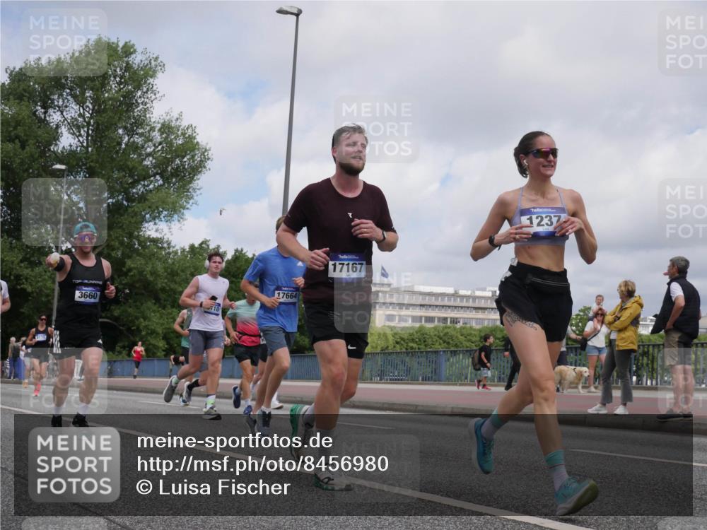 29.06.2025 - hella hamburg halbmarathon Luisa Fischer http://msf.ph/oto/8456980 29.06.2025 10:35:56 Kennedybrücke 8170, 3660, 17664, 17167, 1237, 1237, 1647, 2959, 3391, 3660, 3670, 3708, 5110, 5156, 7135, 7749, 7750, 8170, 9034, 9812, 10002, 10770 meine-sportfotos.de