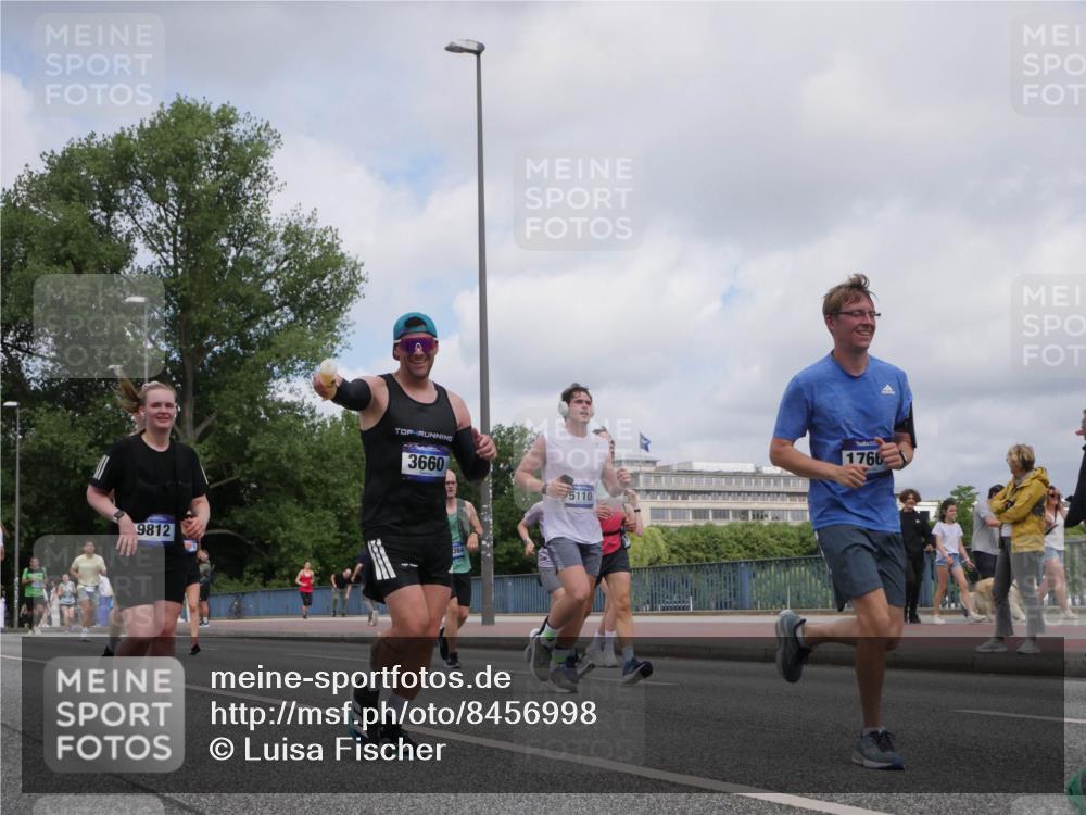 29.06.2025 - hella hamburg halbmarathon Luisa Fischer http://msf.ph/oto/8456998 29.06.2025 10:35:57 Kennedybrücke 9812, 3660, 5110, 364, 1766, 1237, 1647, 2059, 2959, 3391, 3660, 3708, 4555, 5110, 5156, 7135, 7749, 7750, 8170, 9034, 9812, 10002, 10770 meine-sportfotos.de